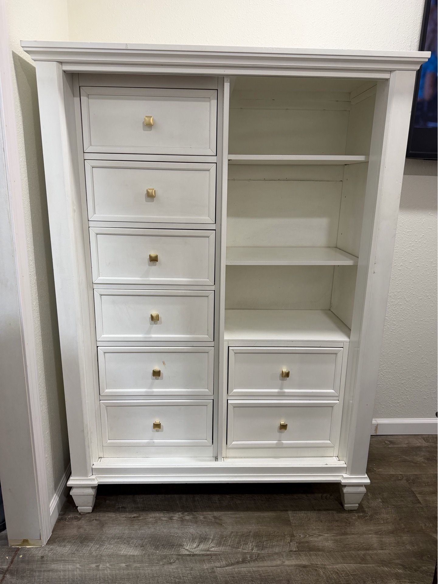 Dresser