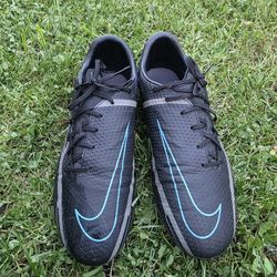 Soccer Cleats Nike Phantom Size 11