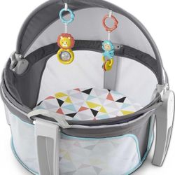 Fisher-Price Portable Bassinet On-The-Go Baby Dome, Travel Play Space with Developmental Newborn Toys & Canopy, Windmill