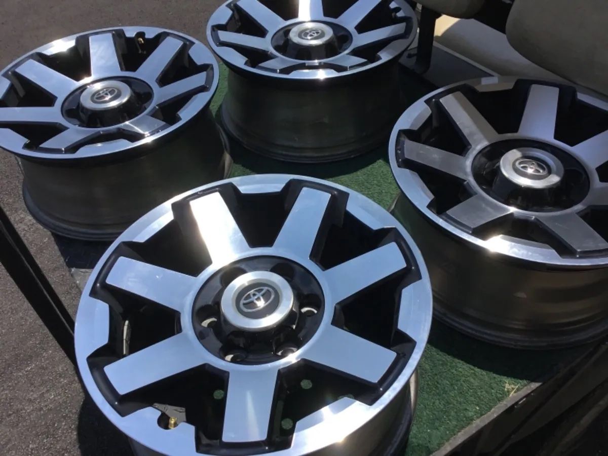 Toyota 4Runner Off Road Premium stock wheels