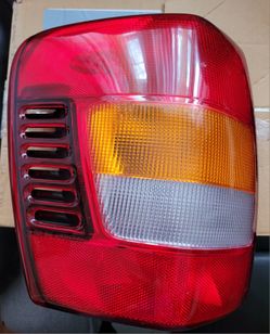 Tail Light Assemblly Jeep
Grand Cherokee 2002-2004 Left Side
