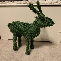Artificial Boxwood Reindeer Decor