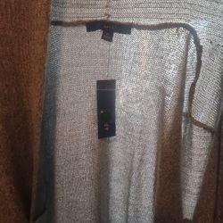 Nice Womans Light Casual Sweater For Any Ocasin An Blouse