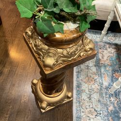 A Beautiful Plant Stand Break In 2 Pieces, But Can Be Used For Planting (NO SHIPPING)