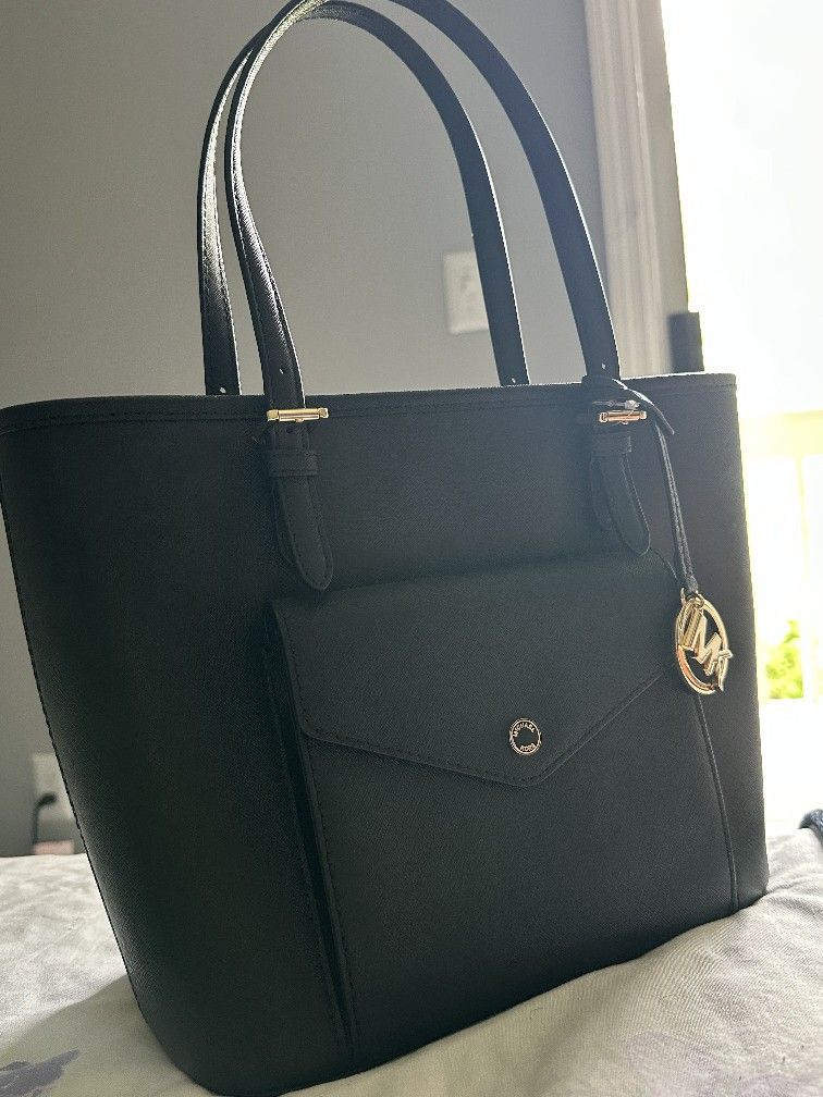 New Michael Kors Purse(Open To Offers)