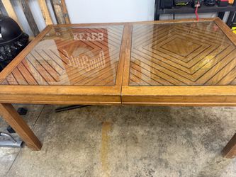 Full oak table with 6 chairs and two matching leafs no major damage