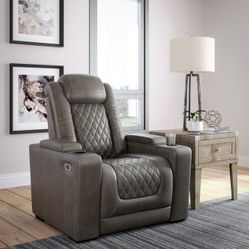 Hyllmont Recliner Living Room Chair 