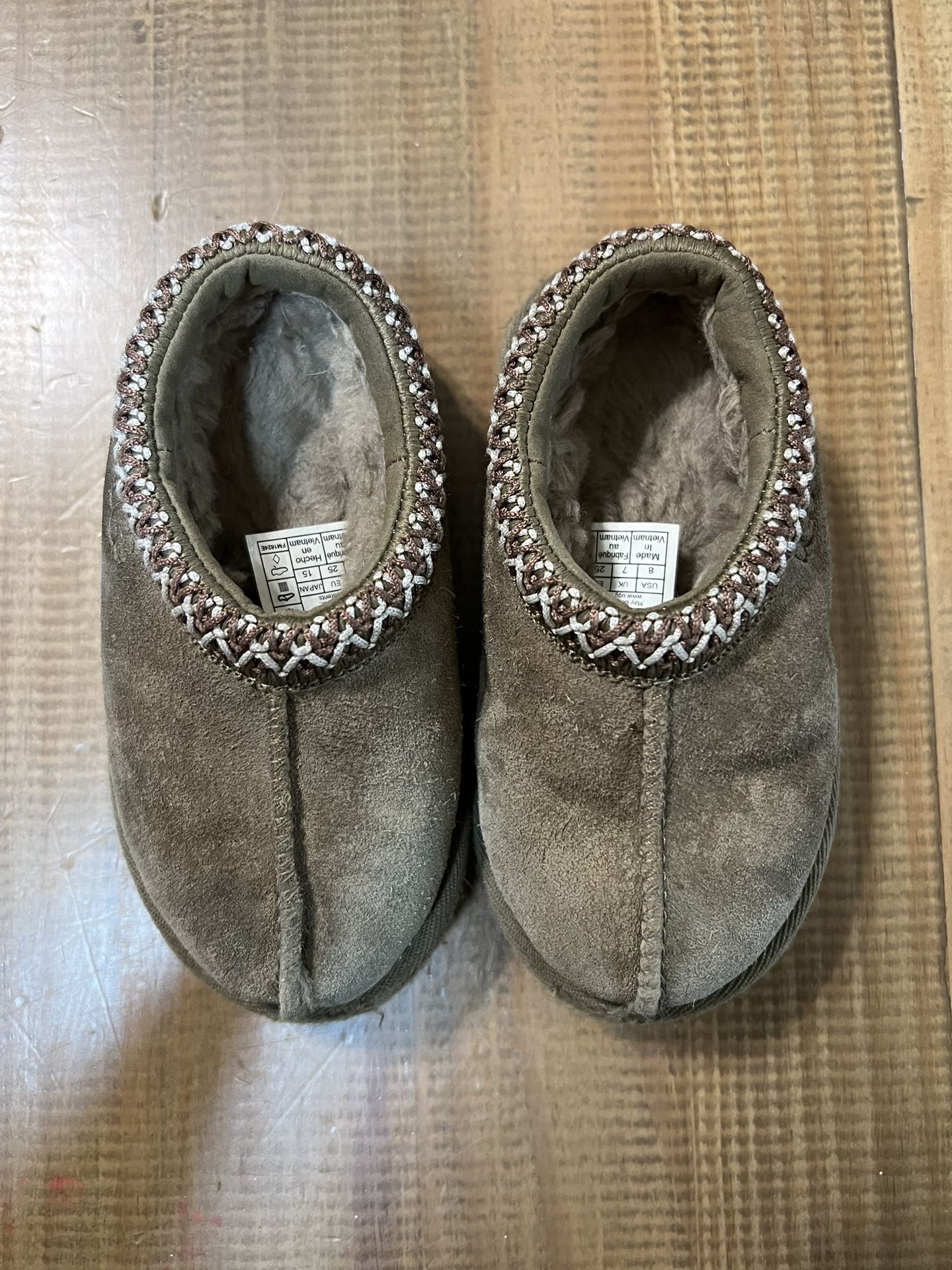 Toddler 8 Uggs