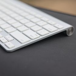 Apple Wireless Keyboard And Mouse Bundle