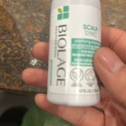 BIOLAGE Scalp Sync Anti-Dandruff Shampoo - Targets Dandruff, Controls The Appearance of Flakes & Relieves Scalp Irritation, Vegan & Paraben Free 