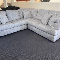 Brand New | 3 Pc Sectional | Lovesea t | Grey