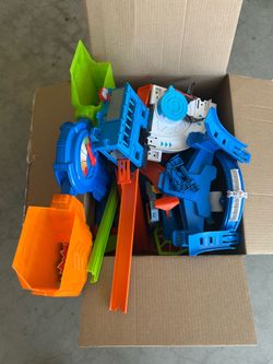 Hot wheel/matchbox sets and track no cars