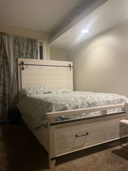 Bed frame dresser TV 43” Roku PICKUP ONLY !!