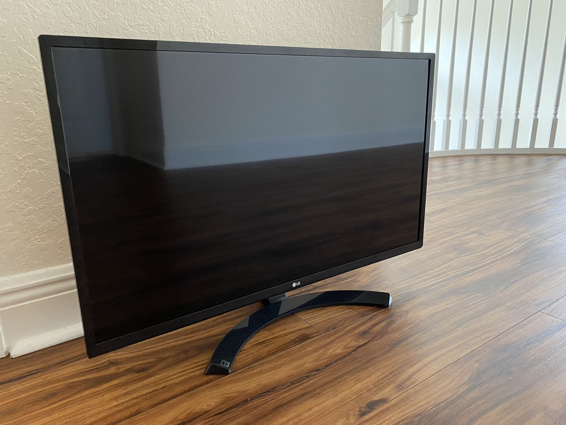 LG 32” Monitor 