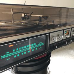 Sanyo Garrard Classic Turntable/Radio/tape Combo