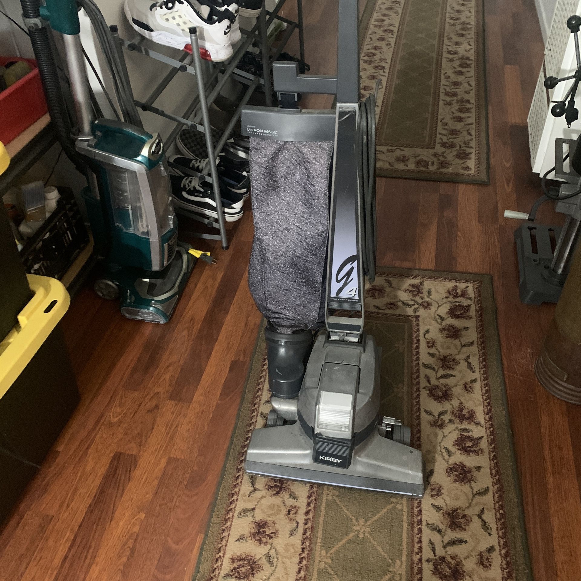Kirby G4 Vacuum - Excellent Condition