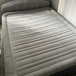 Sealy airbed with build in pump. Queen size with headboard 