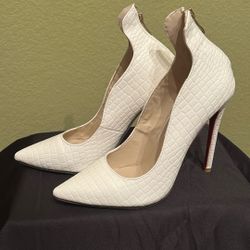 8.5 White Patten Leather pumps 