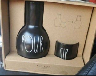 Rae Dunn Carafe Set