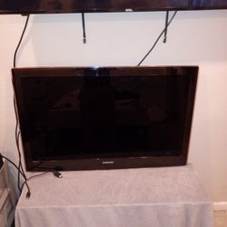 Samsung TV 50 Inches With Xbox One 500GB