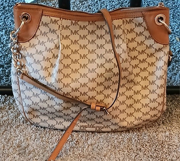 Michael Kors Jetset Crossbody Bag