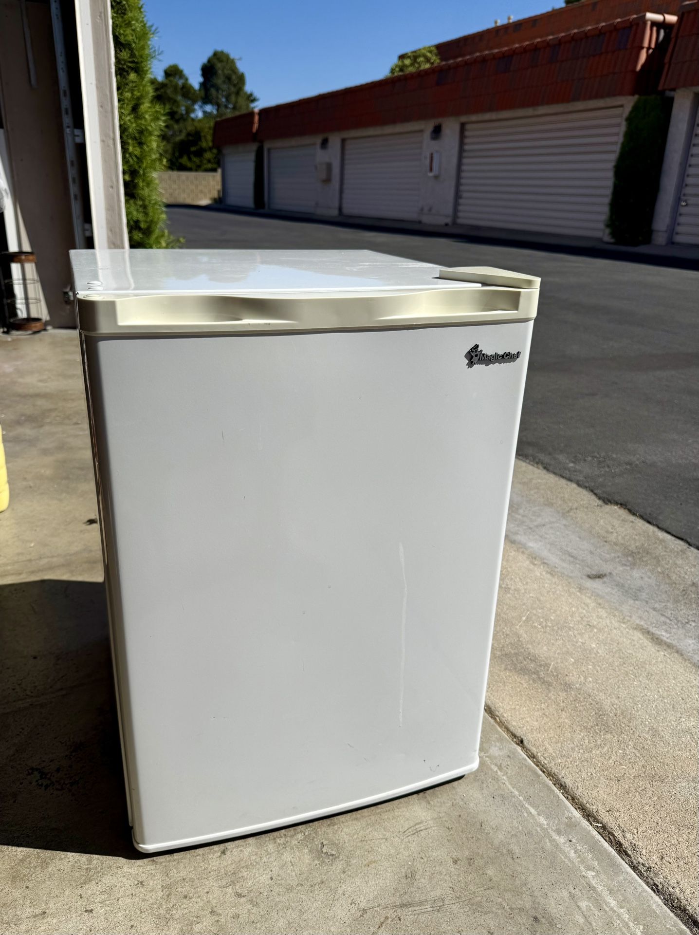 Mini Fridge (2.6 cu. ft.)