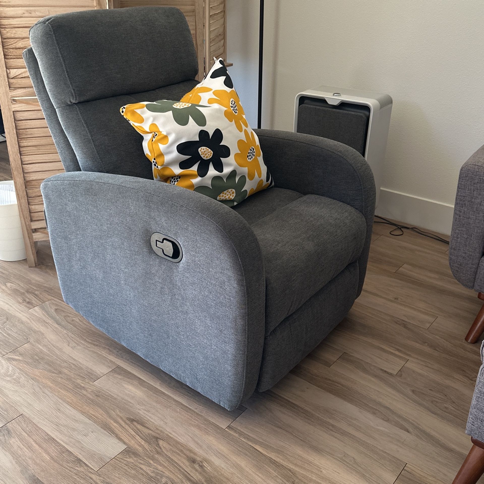 Recliner, Like New Bought 2024