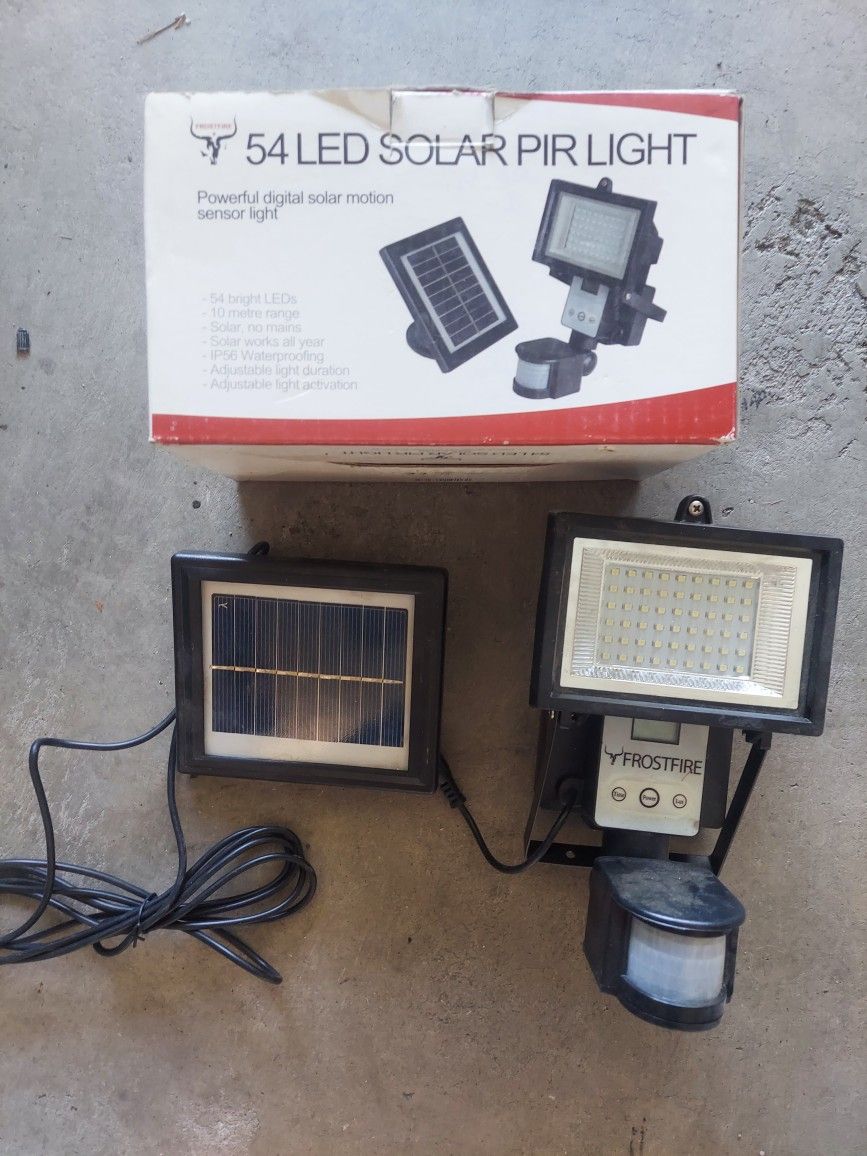 Frostfire 54 Led Solar Pir Light