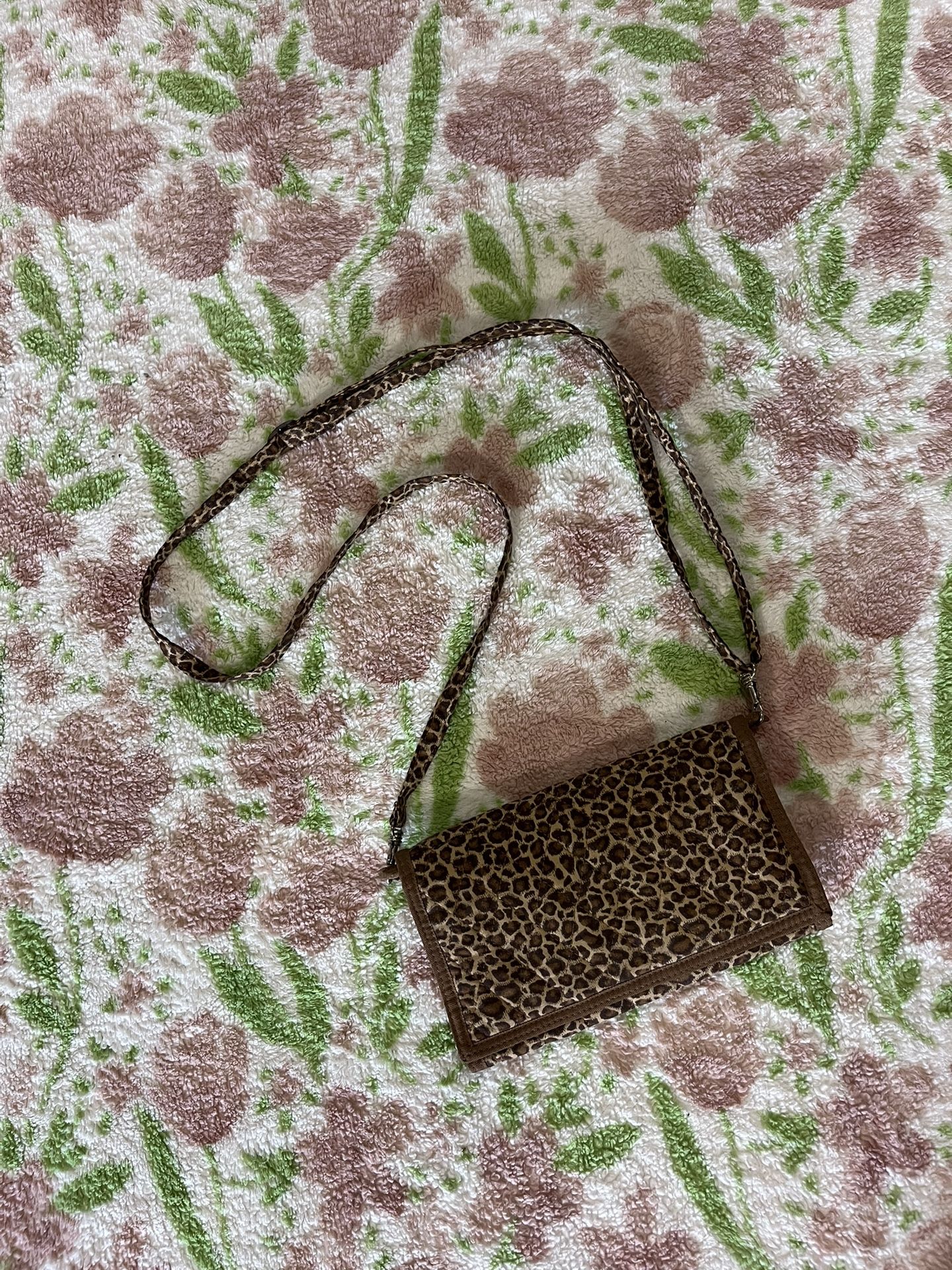 vintage cheetah/leopard print crossbody organizer bag with adjustable straps
