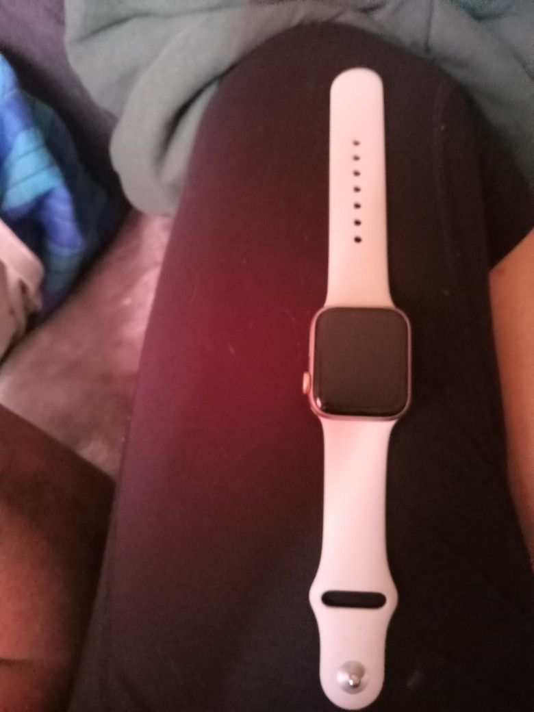 7 Series Rose Gold Apple Watch