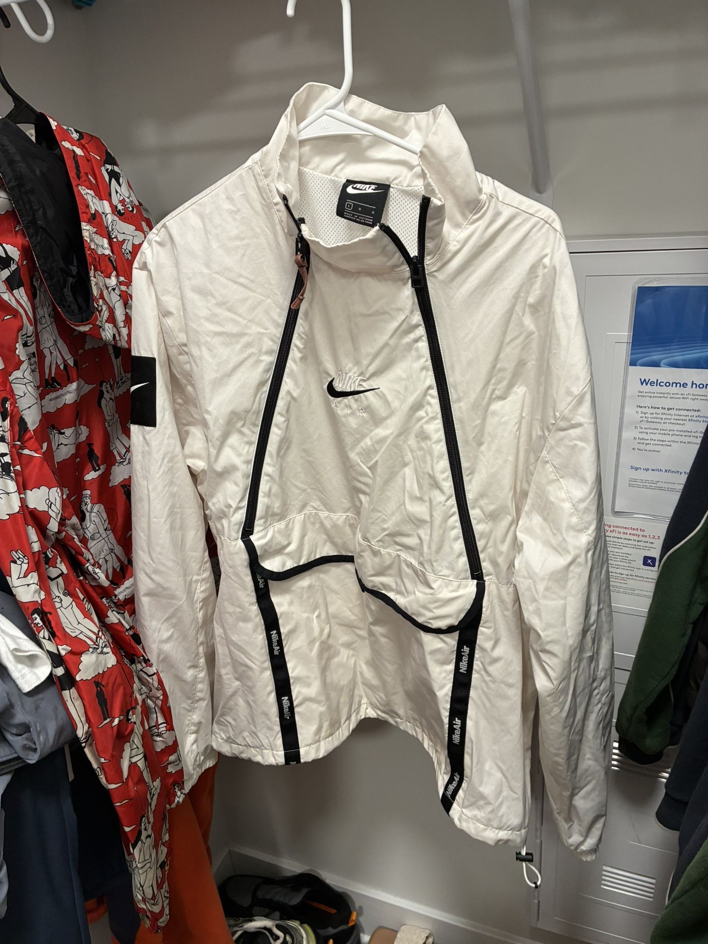 Nike Air Lightweight Windbreaker Jacket – Off-White / Sail