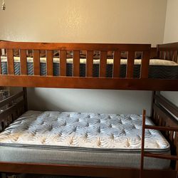 Real Wood Twin Bunk Beds/with 2twin Mattresses 