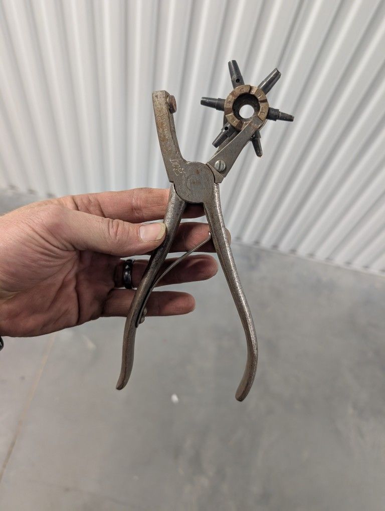 Deluxe Revolving Head Leather Hole Punch