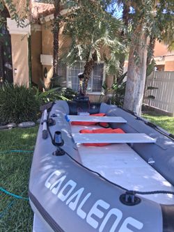 Boat airboat in good conditions used it twice asking $300 it comes with two batteries no air leaks