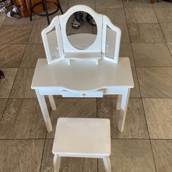 Kids Vanity With Chair 