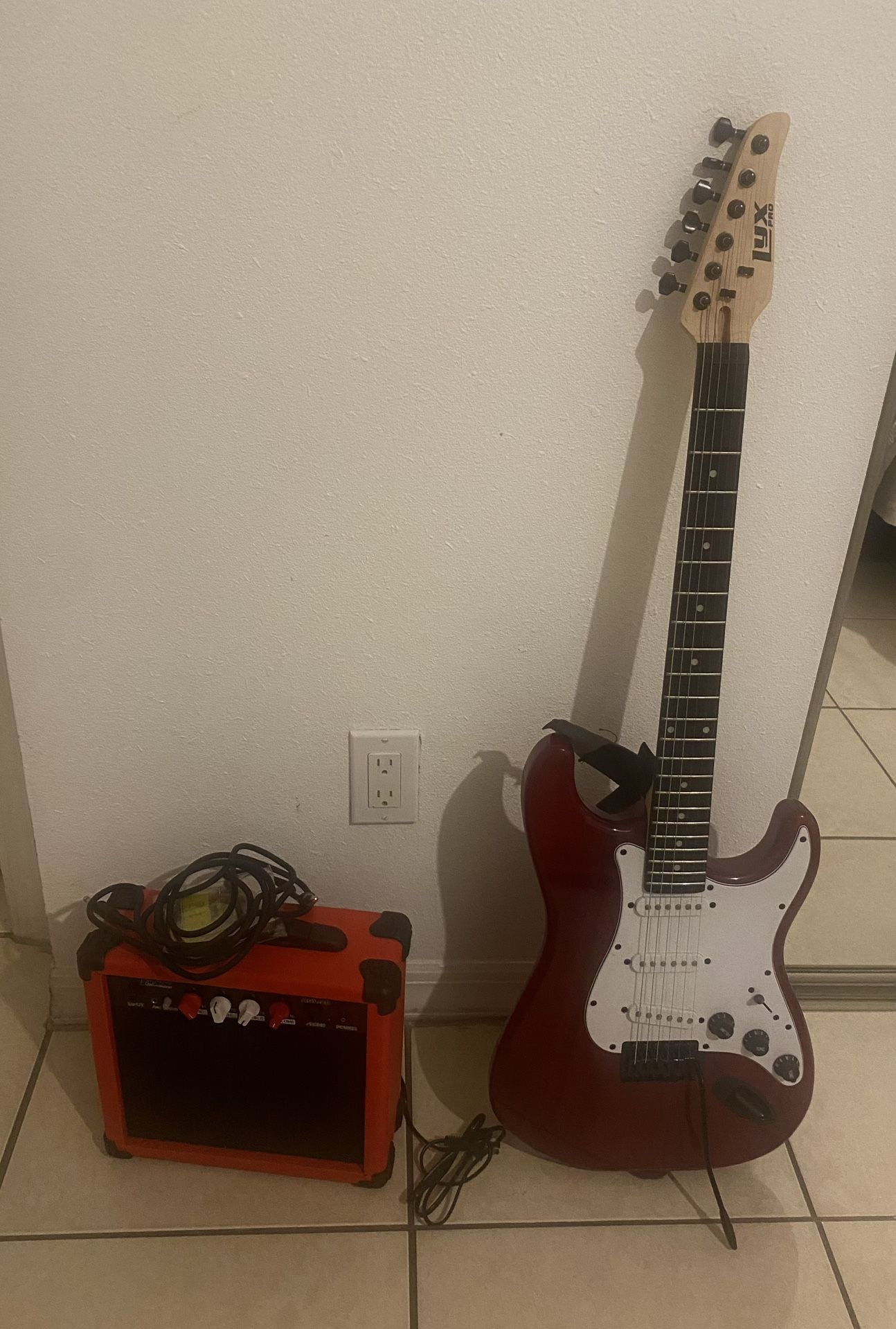 LyxPro Electric Guitar