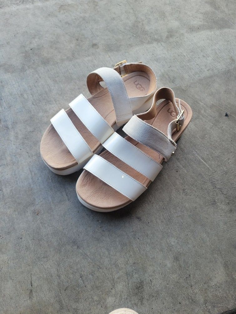 UGG sandals. brand new size 7