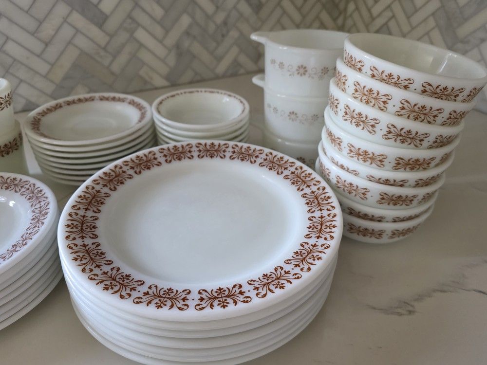 Vintage Pyrex Plate Set For 8 