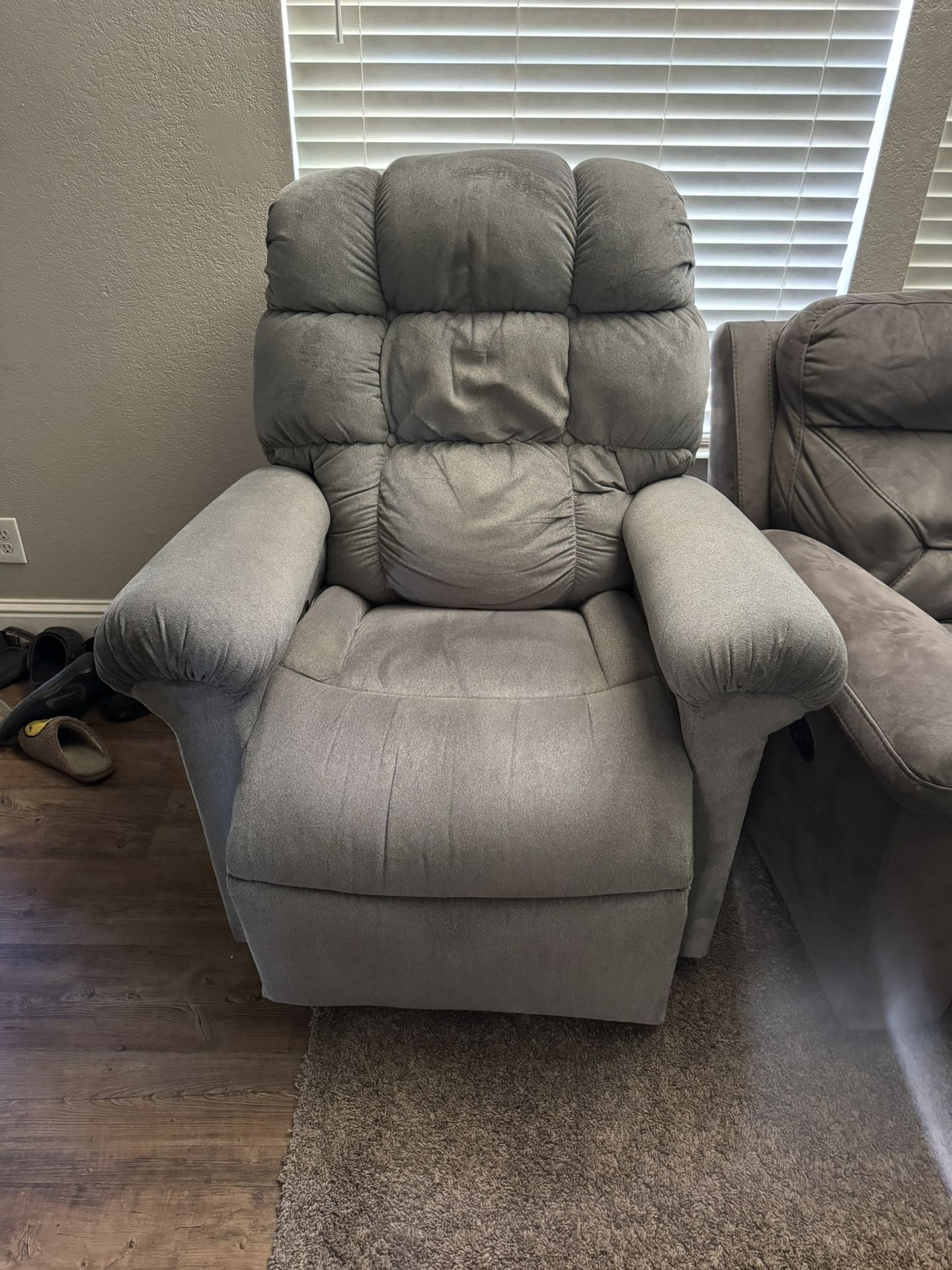 Golden Power Lift And Reclining Chair 