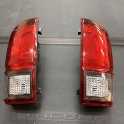 3rd Gen (2016-2023) Toyota Tacoma OEM Taillights 