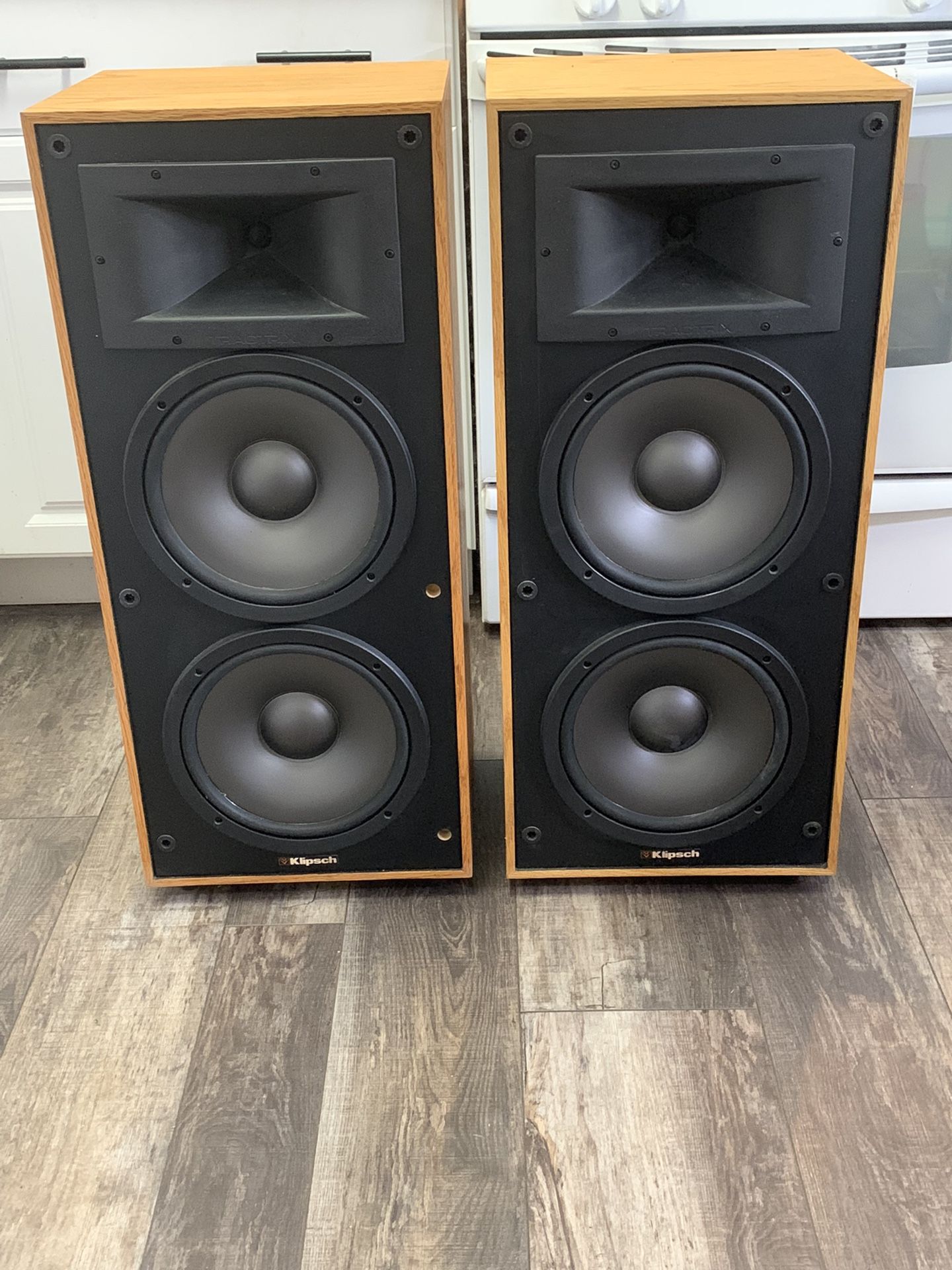 Amazing Vintage Klipsch KG4.2 Floor Standing Tower Speakers