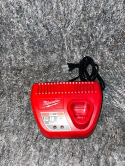 Milwaukee M12 12-Volt Lithium-Ion Battery Charger