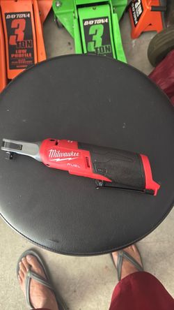 Milwaukee m12 ratchet 3/8