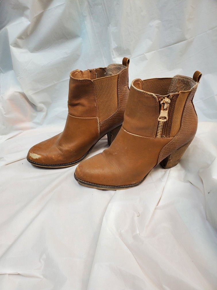 ALDO Women's Marecchia Ankle Bootie, Light Brown Suede, (Size 8.5) Defects