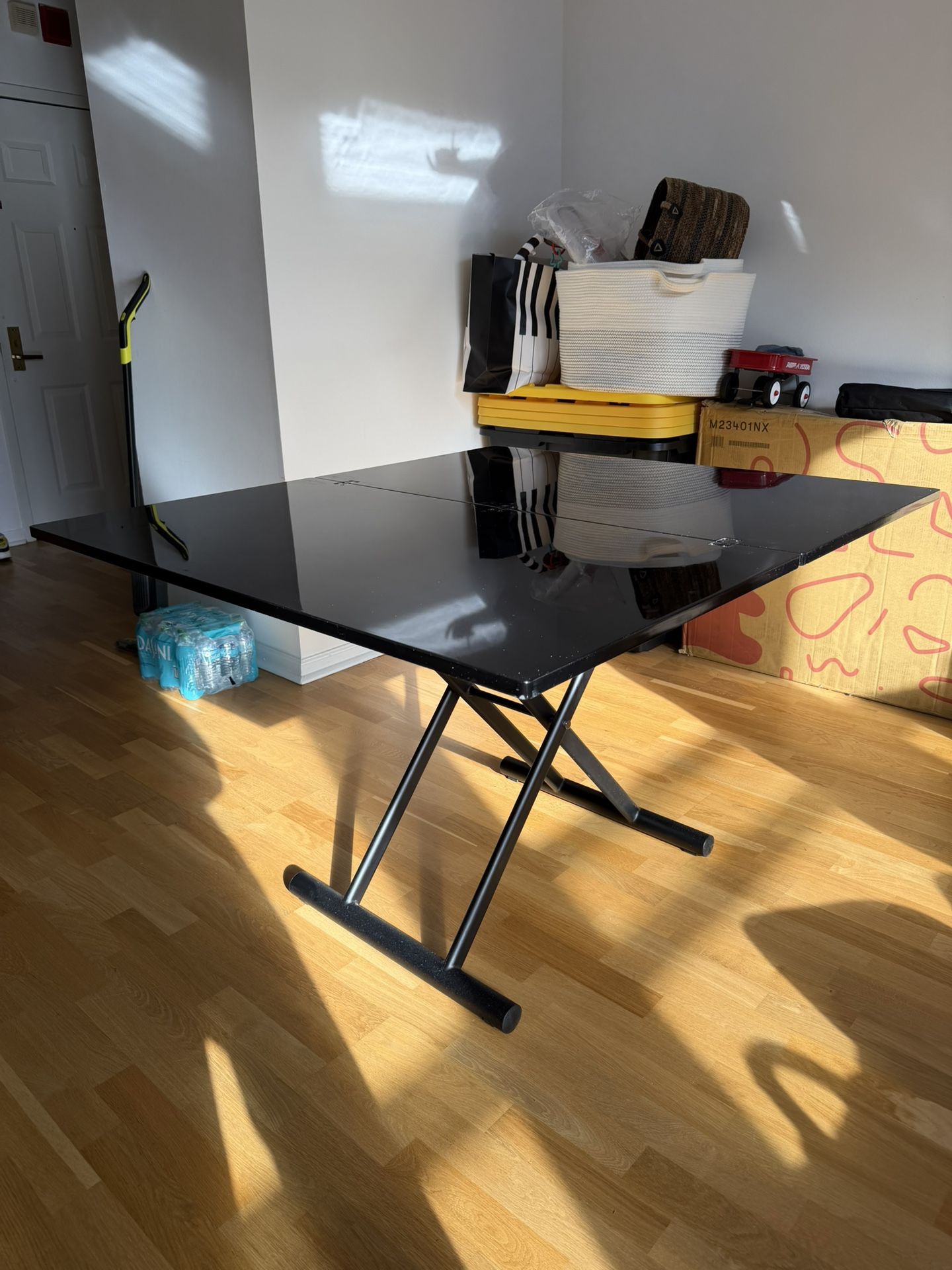 Height and Size Adjustable Table