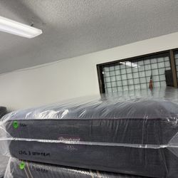 FULL SIZE SIMMONS BEAUTYREST WORLD CLASS LEVEL 3 (EXTRA-FIRM) MATTRESS & BOX SPRING BED SET