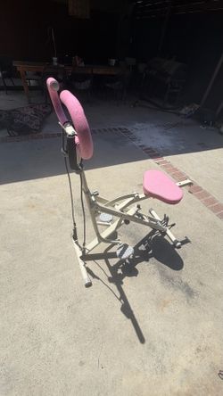Foldable pink squat machine