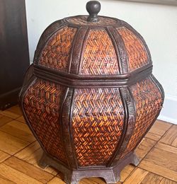Vintage Woven Rattan Storage Basket Chest w/ Lid