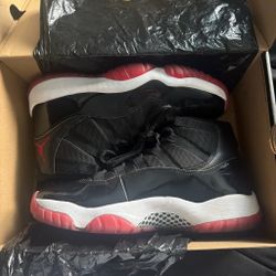 Jordan 11 Bred Men Size 8.5