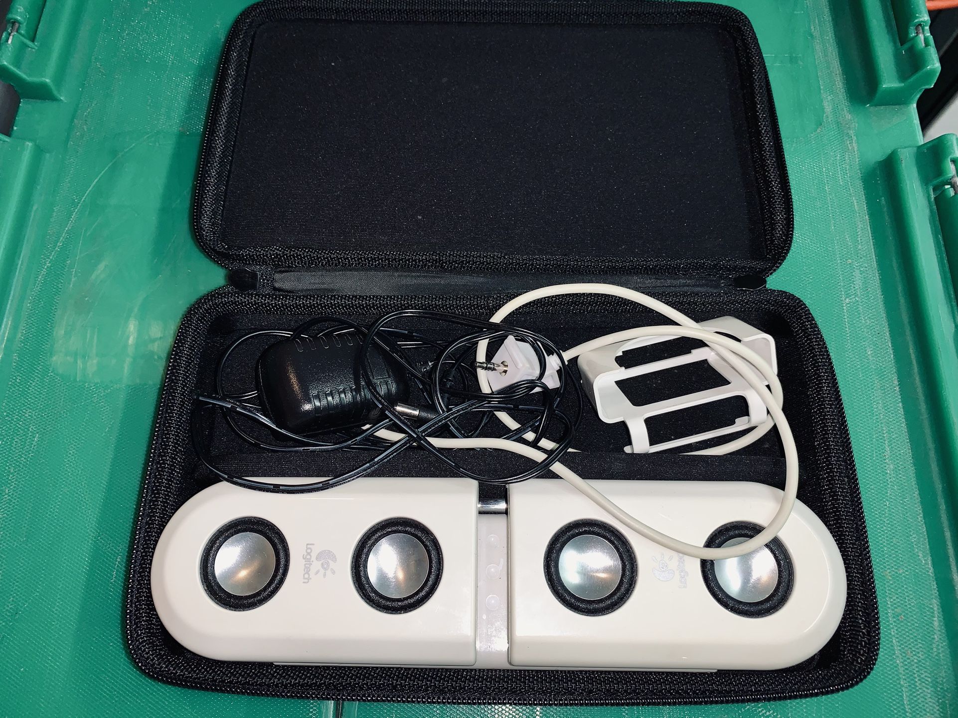 Logitech® mm22 speakers Model Number: S-0159A